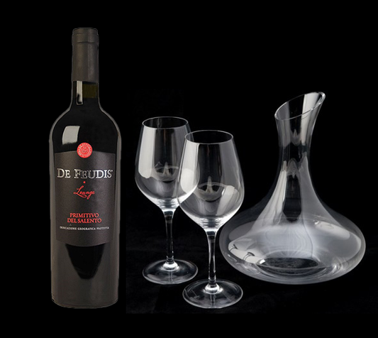 Rode Wijn De Feudis Primitivo del Salento met decanteerkaraf en glazen